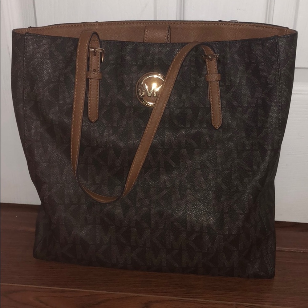 Michael Kors purse and matching wallet